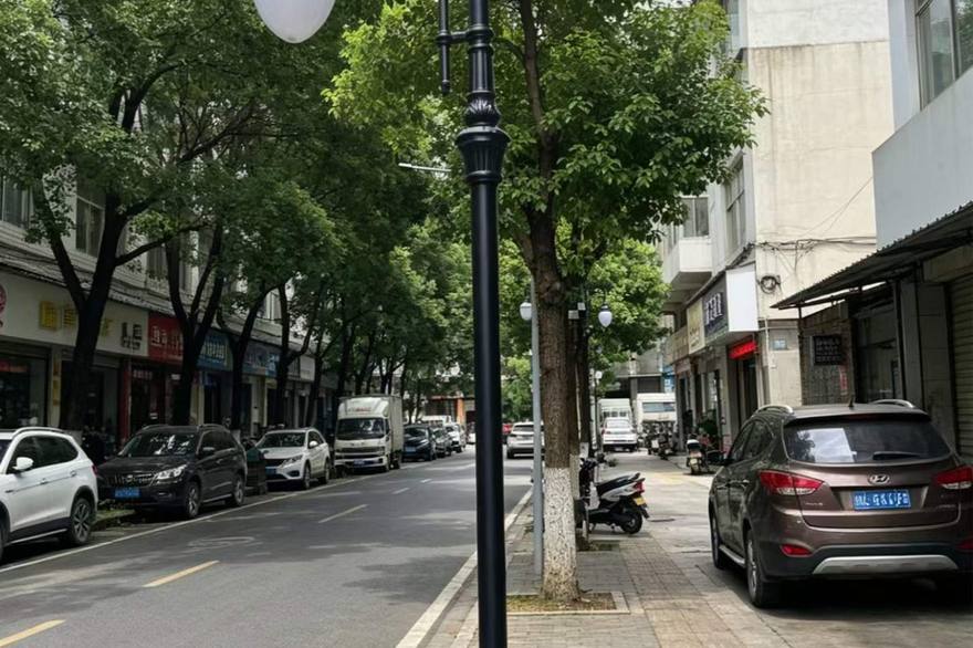 自贡市太阳能路灯应用场景实拍